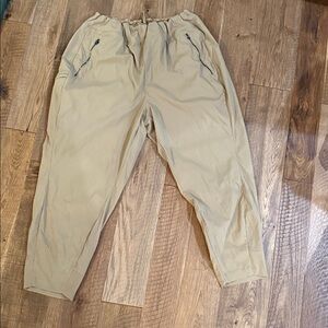 Athleta women’s Tan jogger Pants